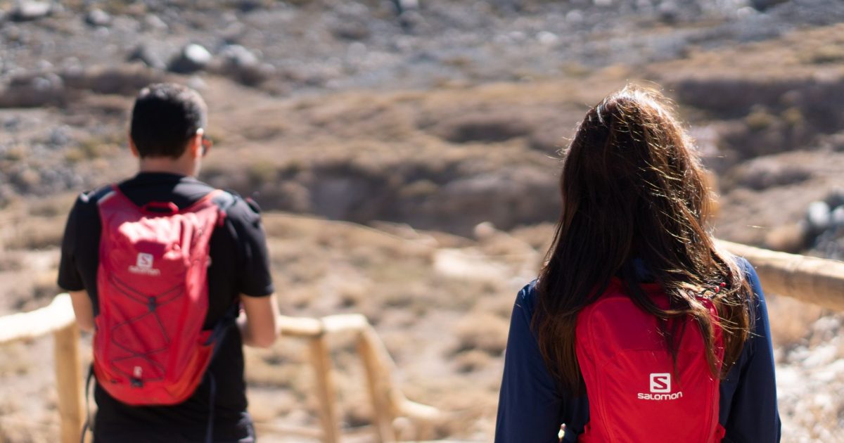Camino de Santiago con mochila pesada: alivia peso y usa transporte